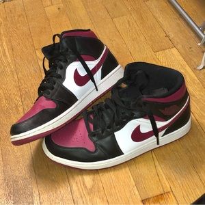 Air Jordan 1 Mids